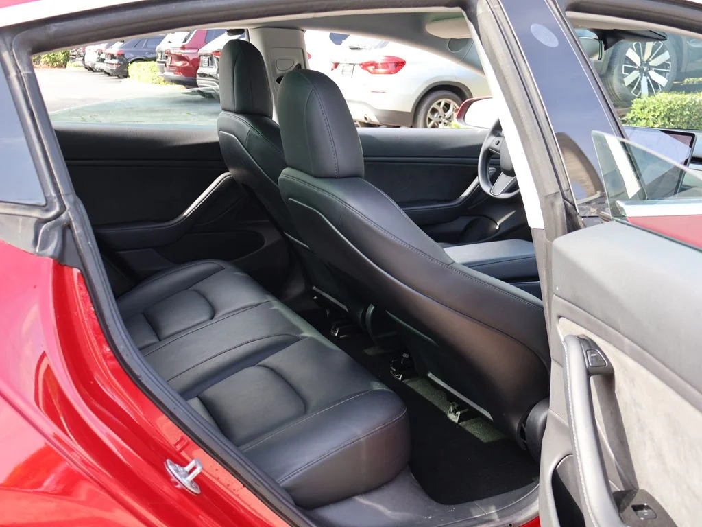 Used 2018 Red Tesla Long Range image 32