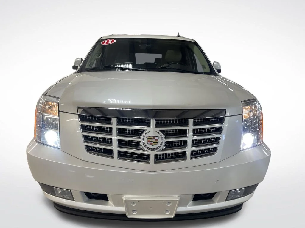 Used 2013 White Cadillac Luxury image 9
