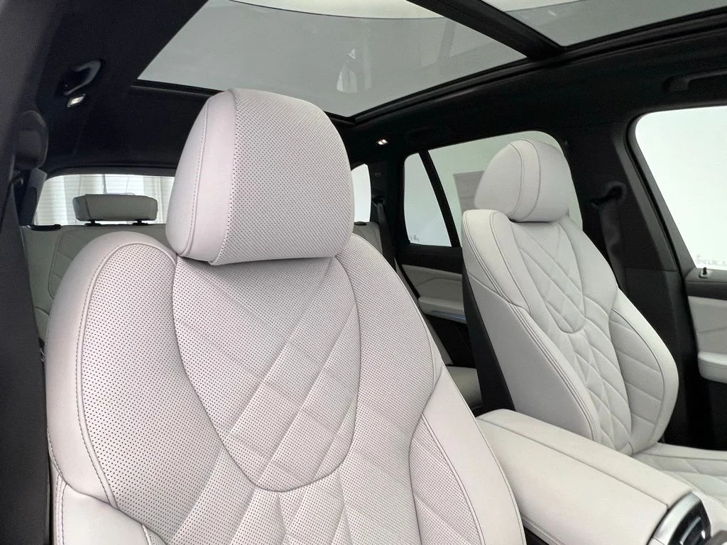 New 2026 Skyscraper Grey Metallic BMW xDrive50e image 7