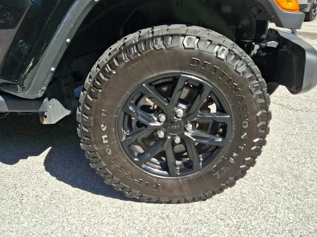 Used 2022 Black Jeep Sport image 10
