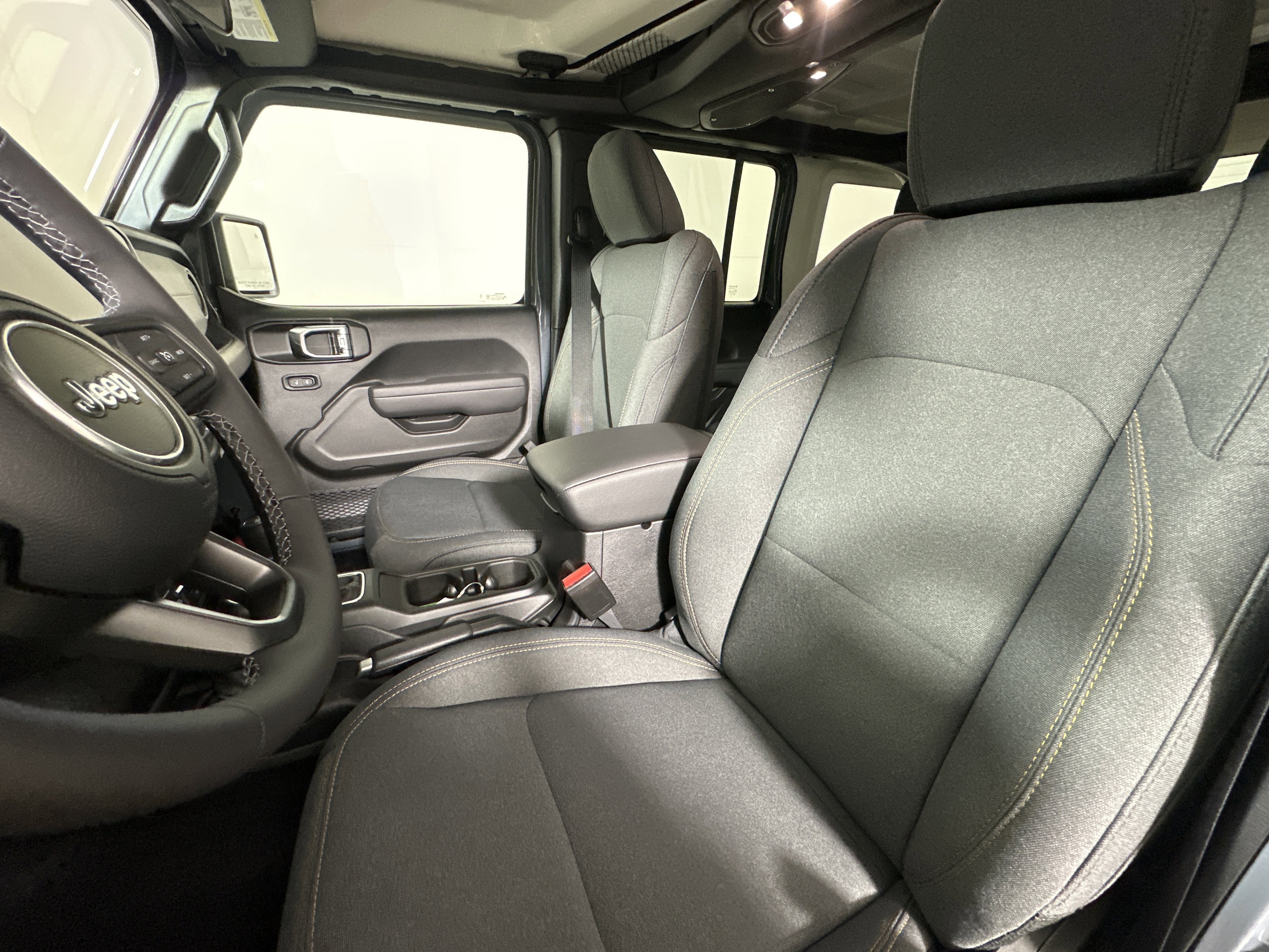 2026 Jeep Wrangler 4-Door Willys - Photo 9