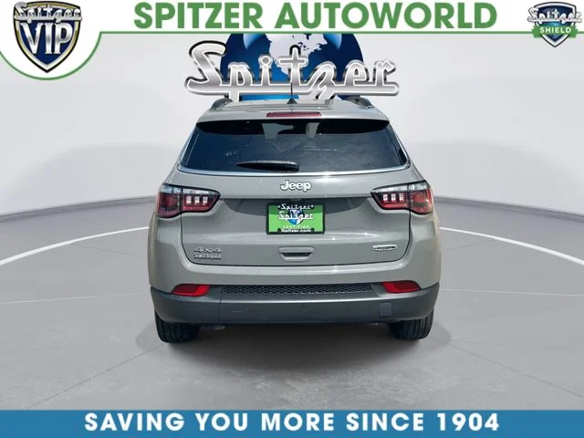 Used 2023 Gray Jeep Latitude Lux image 8