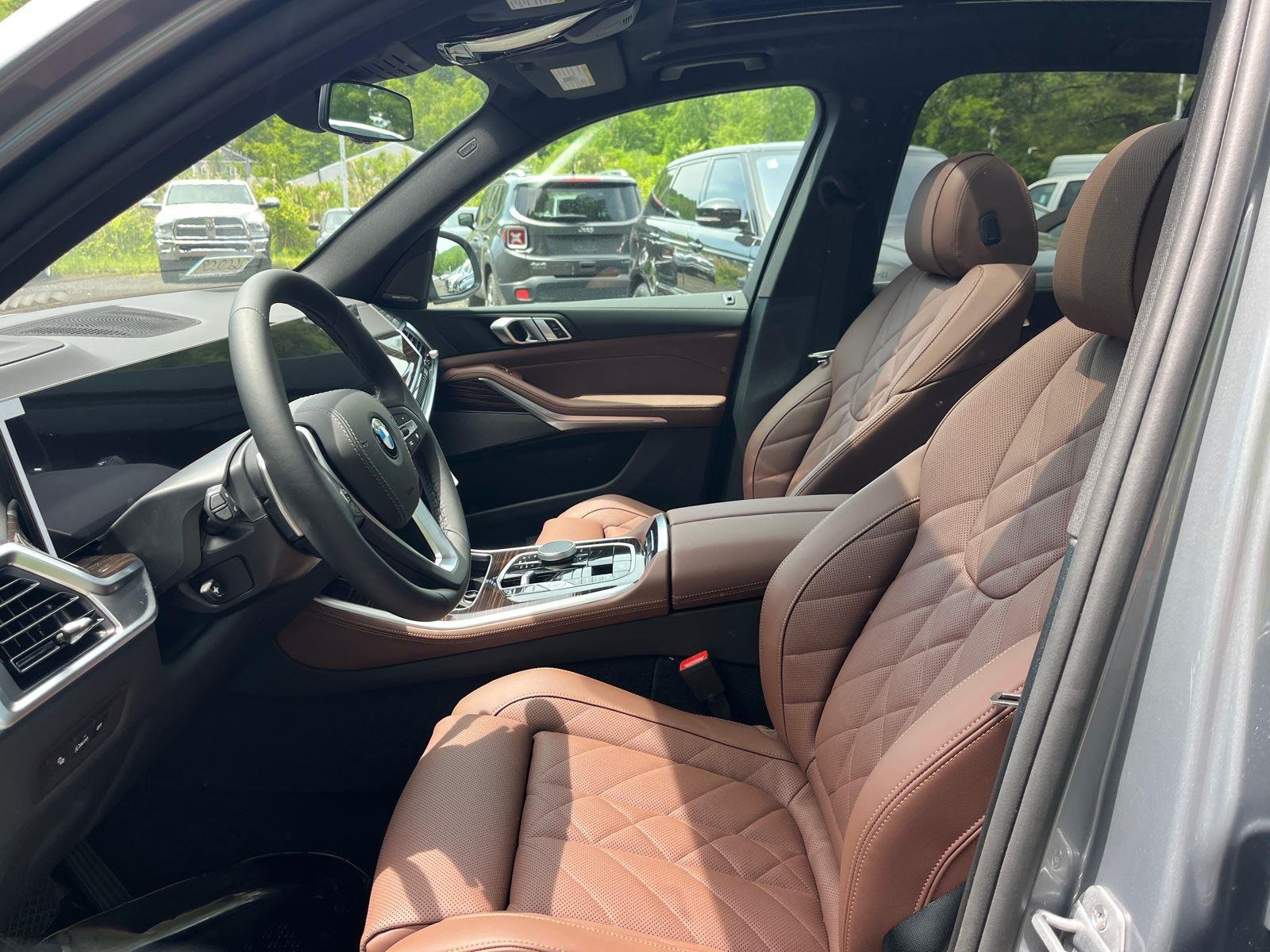 New 2026 Skyscraper Grey Metallic BMW xDrive40i image 10