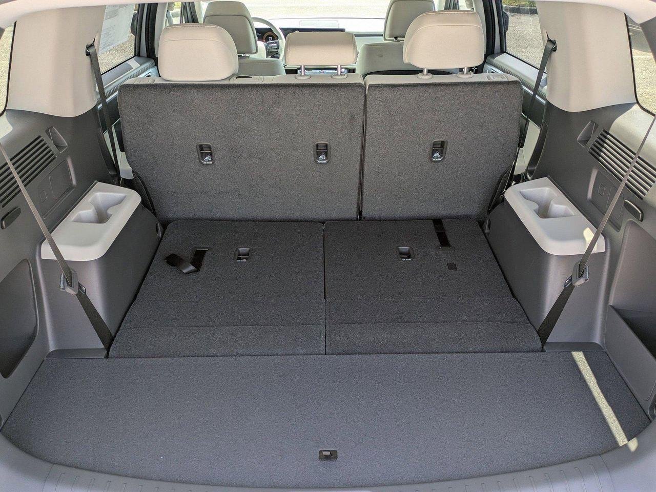 New 2026 Shimmering Silver Hyundai SE image 63