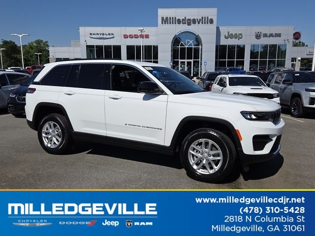 New 2026 Bright White Clear-Coat Exterior Paint Jeep Laredo image 1