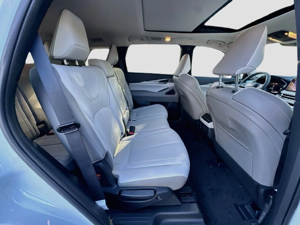 New 2027 White INFINITI LUXE image 30