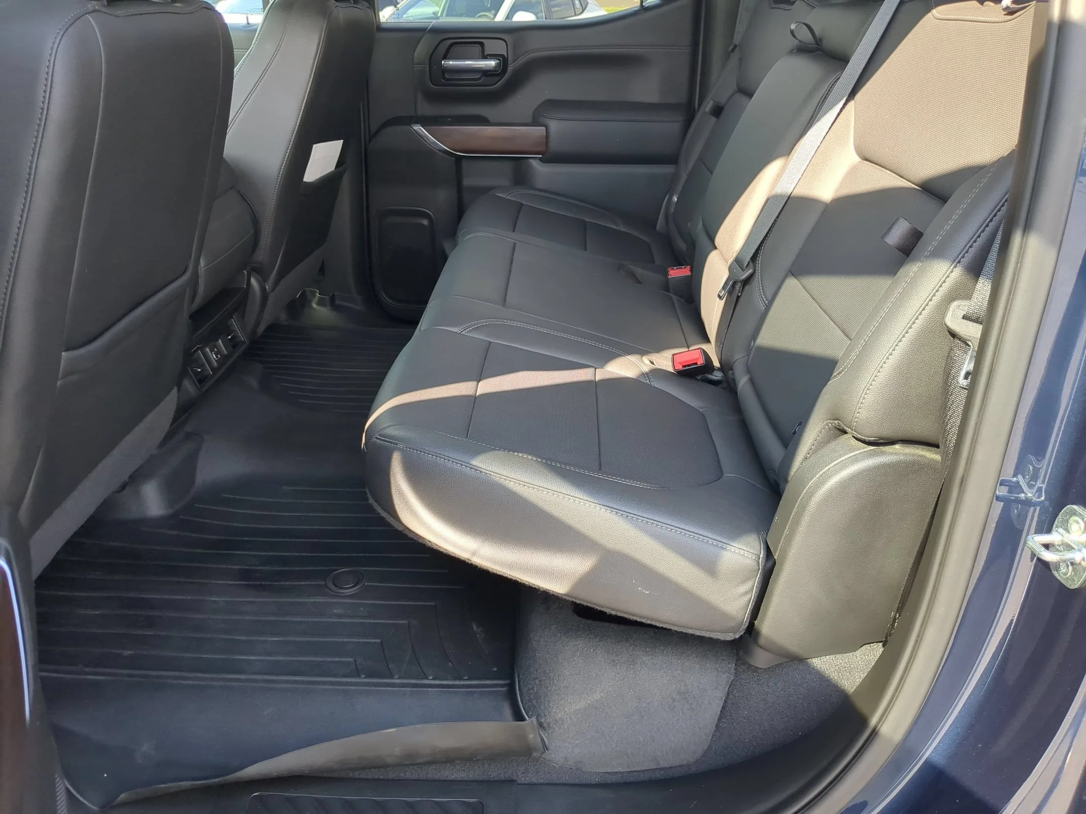 Used 2021 Pacific Blue Metallic GMC SLT image 22