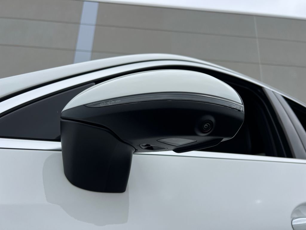 New 2026 Polar White Mercedes-Benz GLC300 image 32