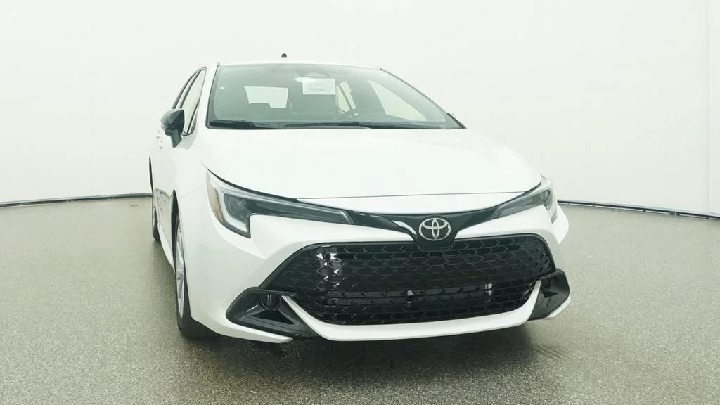 New 2027 Wind Chill Pearl Toyota SE image 7