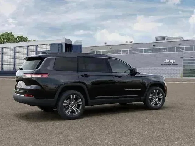New 2027 High-Gloss Black Paint Jeep Limited image 14