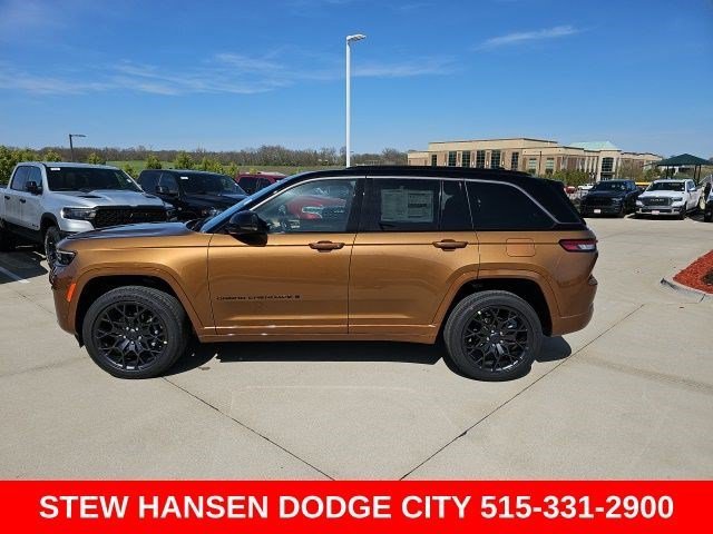 Used 2026 Copper Shino Metallic Clearcoat Jeep Summit image 1