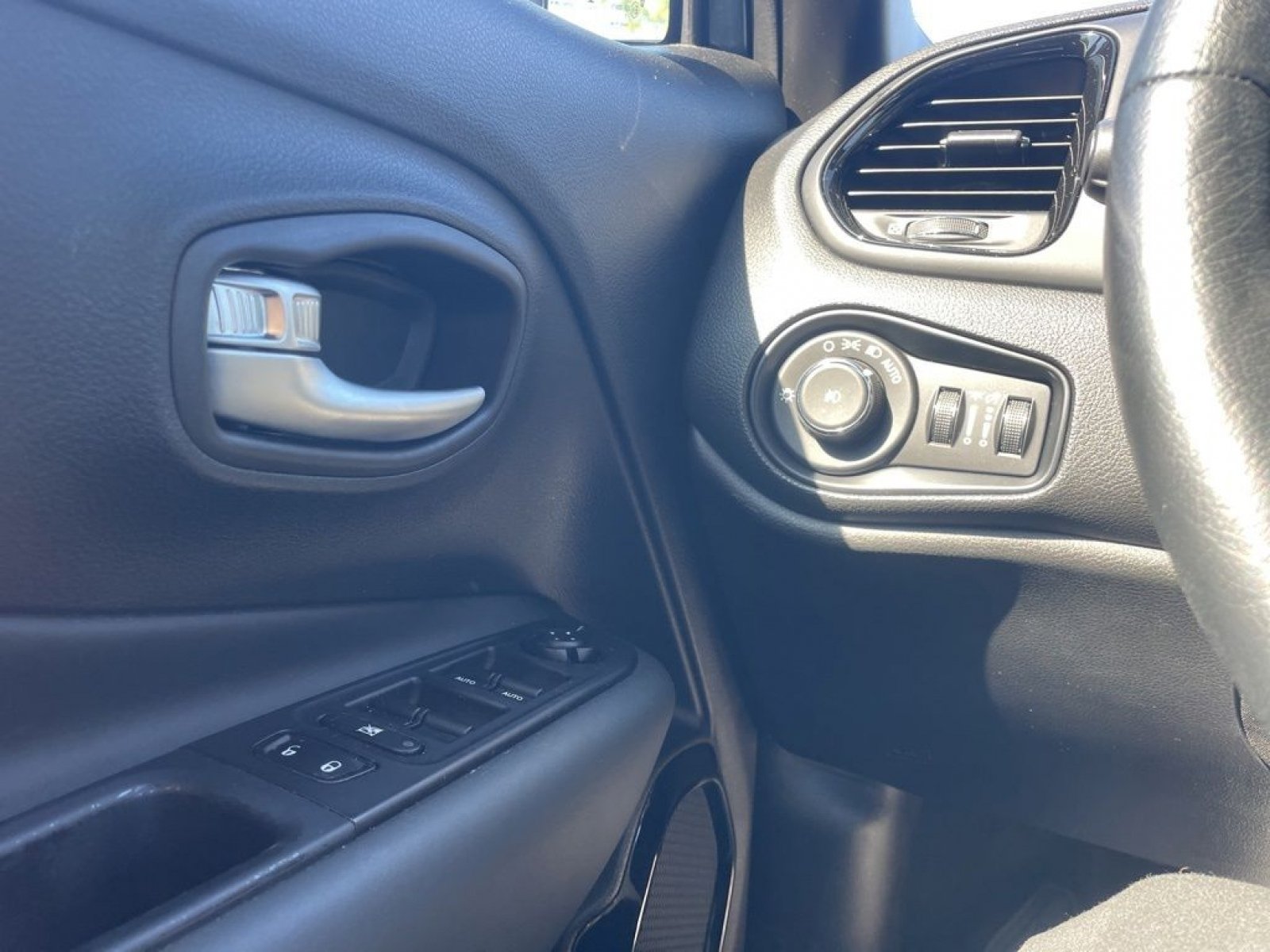2022 Jeep Renegade Altitude - Photo 14
