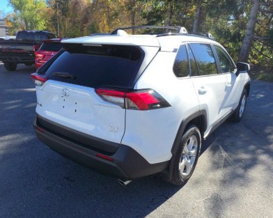 Used 2019 Super White Toyota XLE image 6
