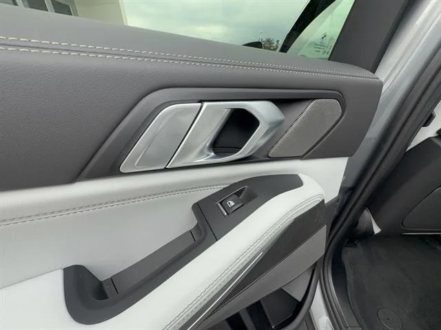 New 2026 Skyscraper Grey Metallic BMW xDrive40i image 25