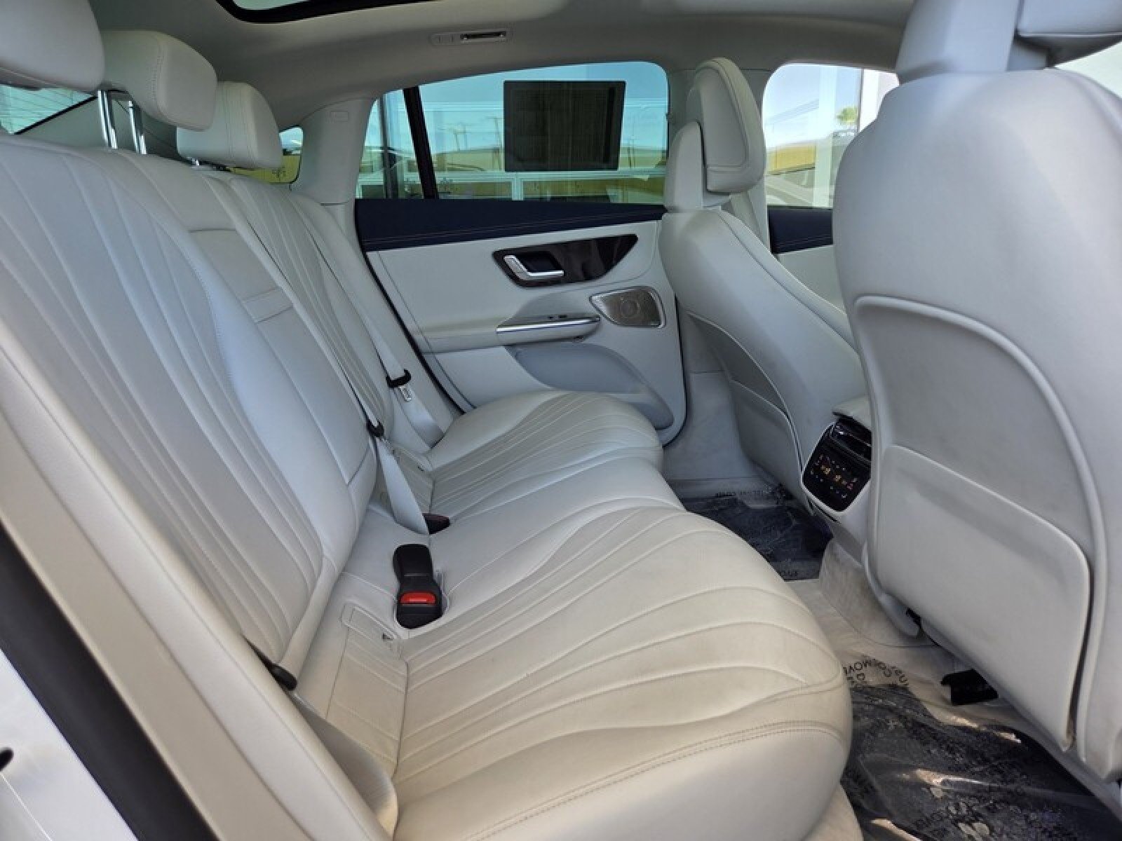 Certified Used 2023 MANUFAKTUR Moonlight White Metallic Mercedes-Benz EQE 350+ image 18
