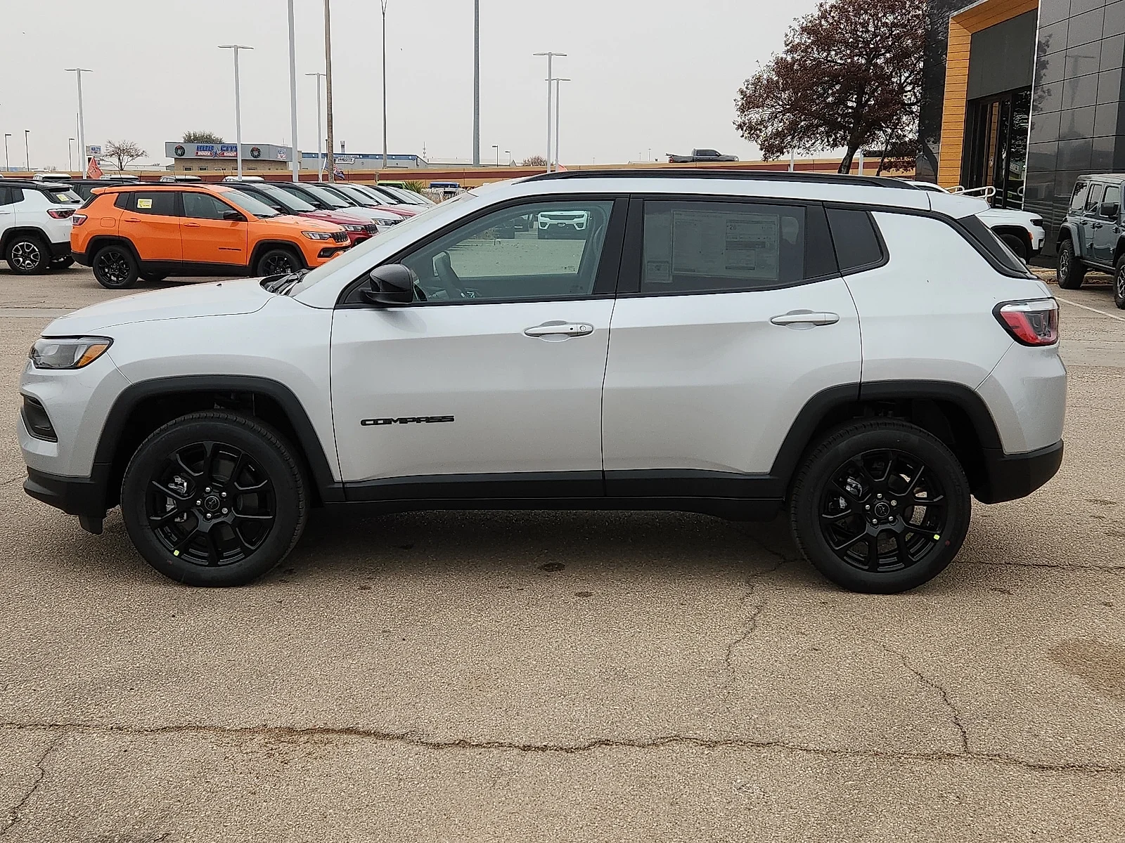 New 2026 Silver Zynith Metallic Clear-Coat  Paint Jeep LATITUDE ALTITUDE 4X4 image 2