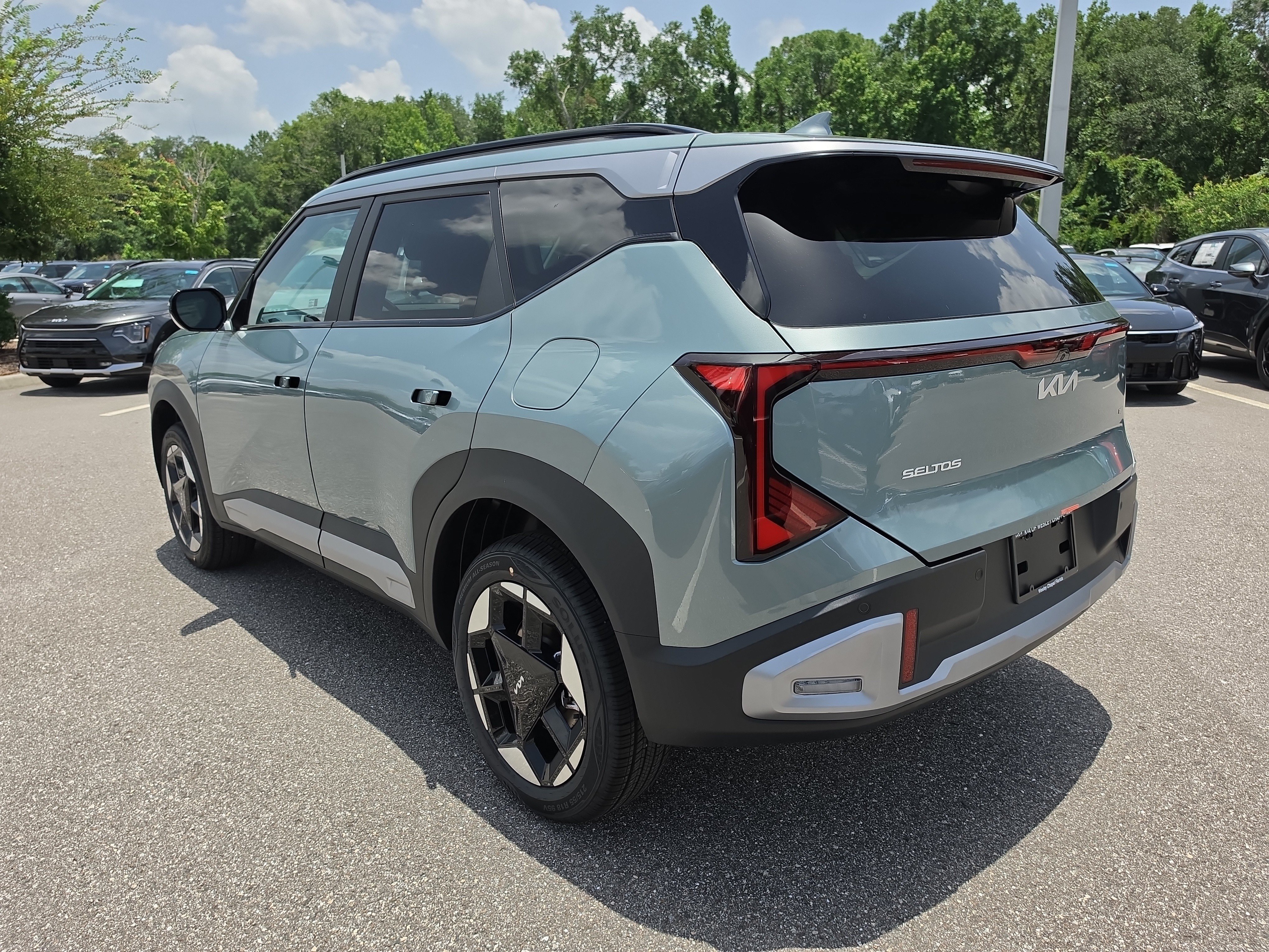 New 2027 Iceberg Green Kia EX image 6