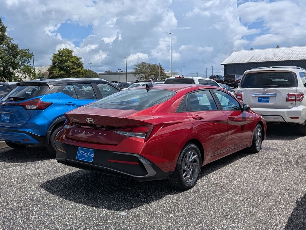 Used 2024 Red Hyundai SEL image 3