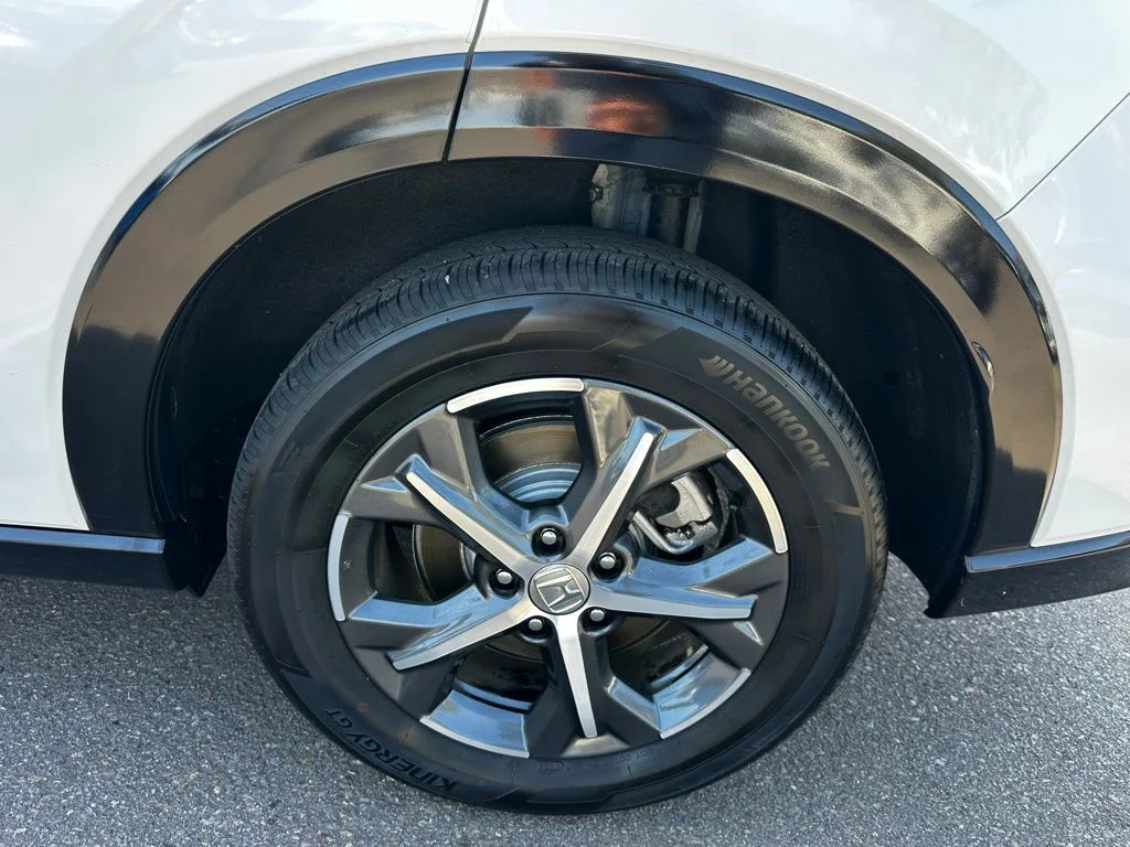 Used 2025 White Honda EX-L image 10