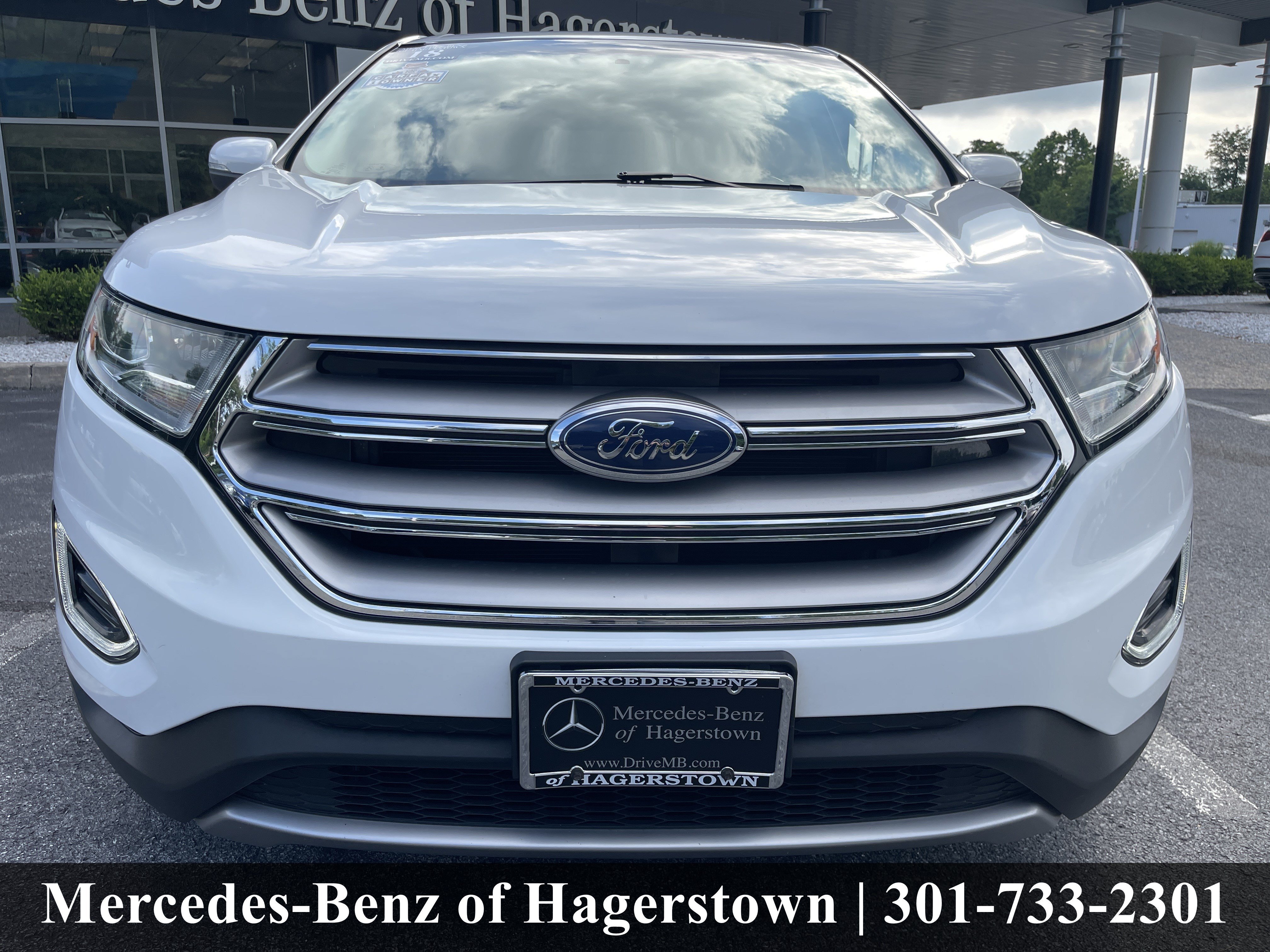 Used 2018 Oxford White Ford SEL FWD image 2