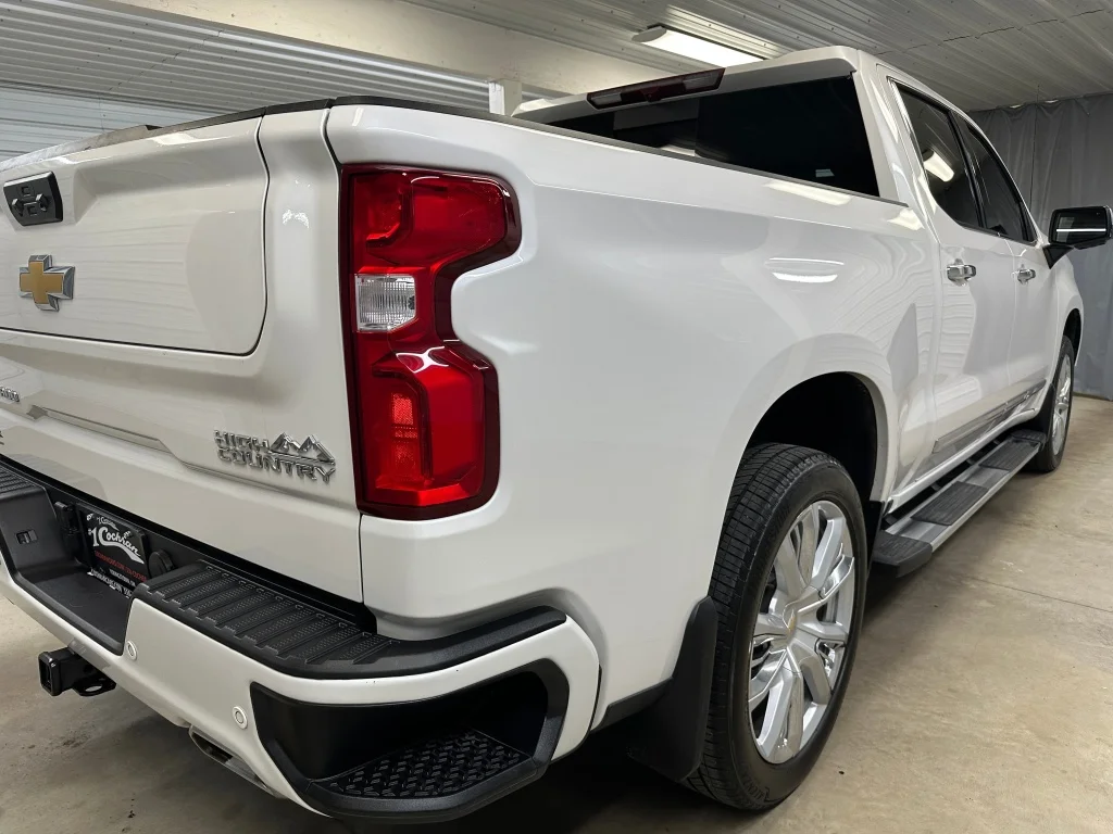Certified Used 2025 Iridescent Pearl Tricoat Chevrolet High Country image 31