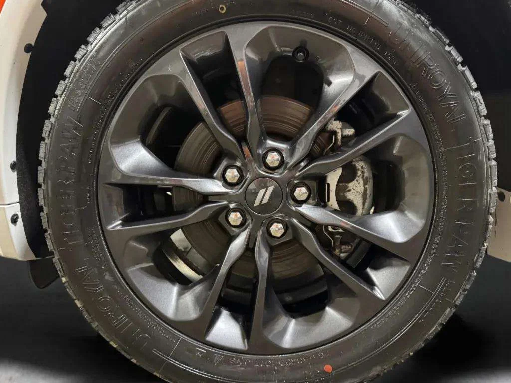 Used 2024 White Knuckle Clearcoat Dodge R/T Plus image 35