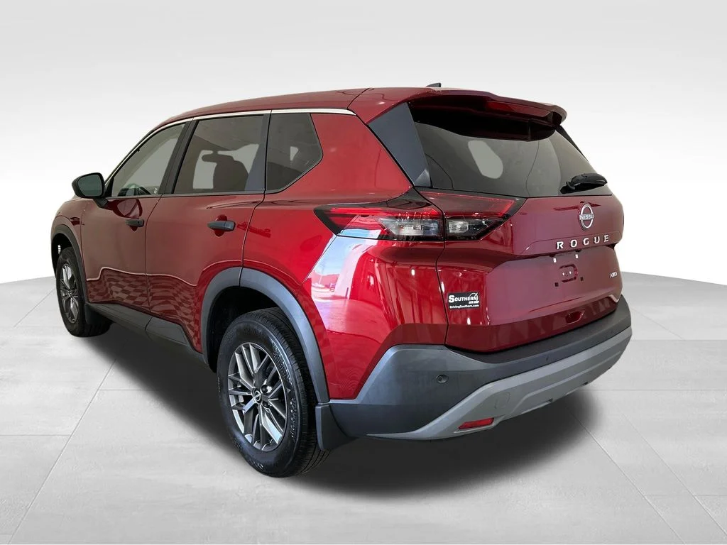 Used 2023 Red Nissan S image 3
