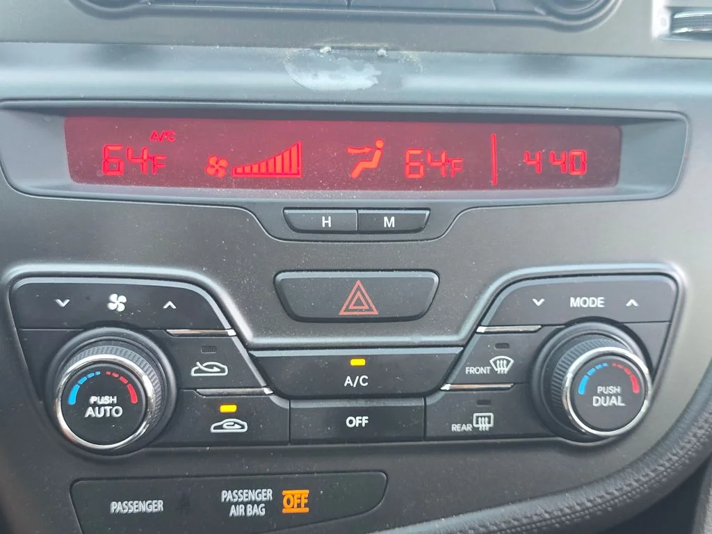 Used 2013 Silver Kia EX image 29