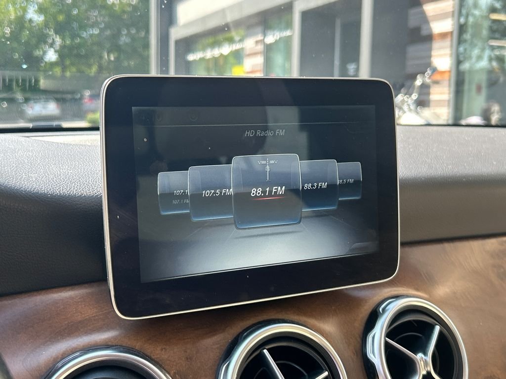 Used 2018 Black Mercedes-Benz GLA 250 image 16