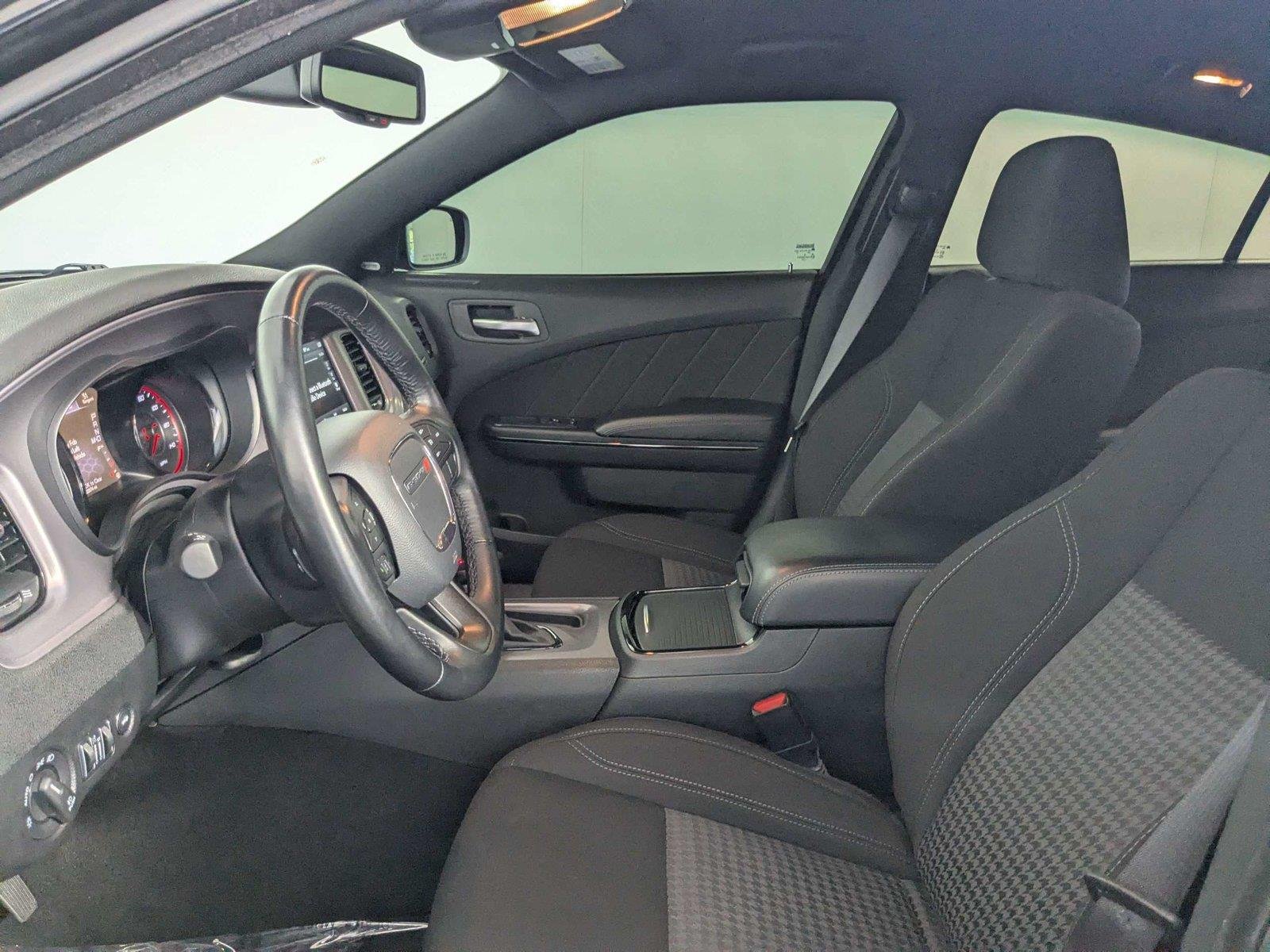 Used 2023 Pitch Black Clearcoat Dodge SXT image 9