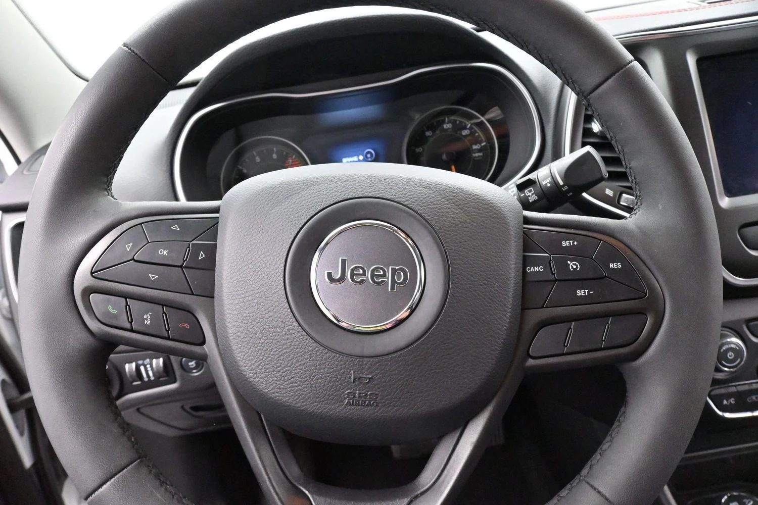 Used 2022 Bright White Clearcoat Jeep Trailhawk image 18