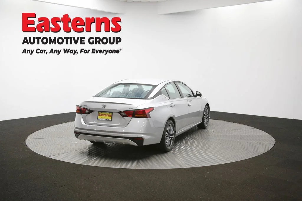 Used 2023 Silver Nissan 2.5 SV image 39