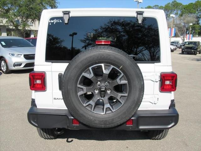 New 2026 Bright White Clear-Coat Exterior Paint Jeep Sahara image 5