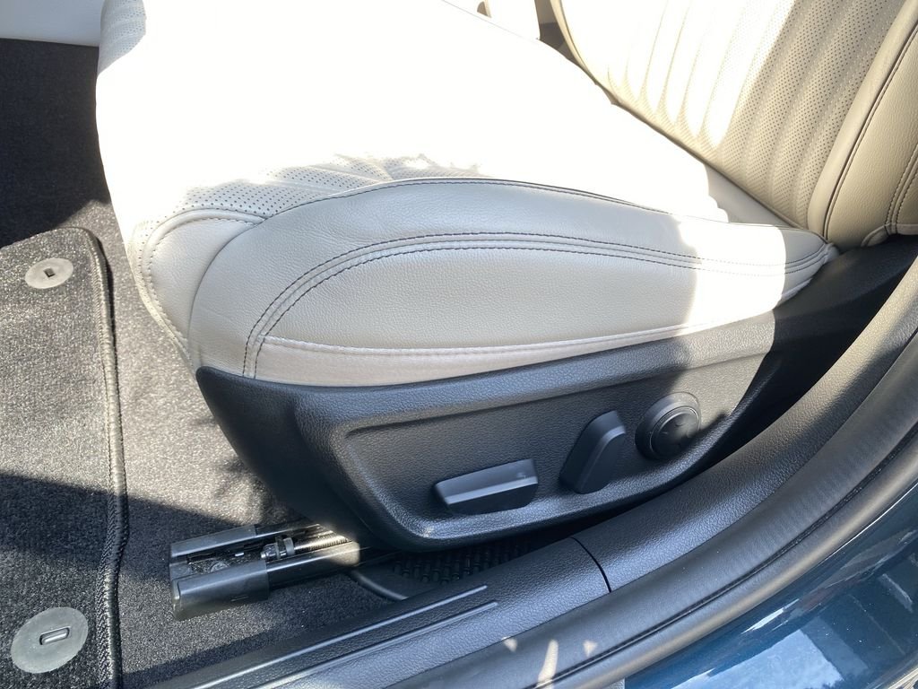 2022 GENESIS G70 Standard - Photo 12