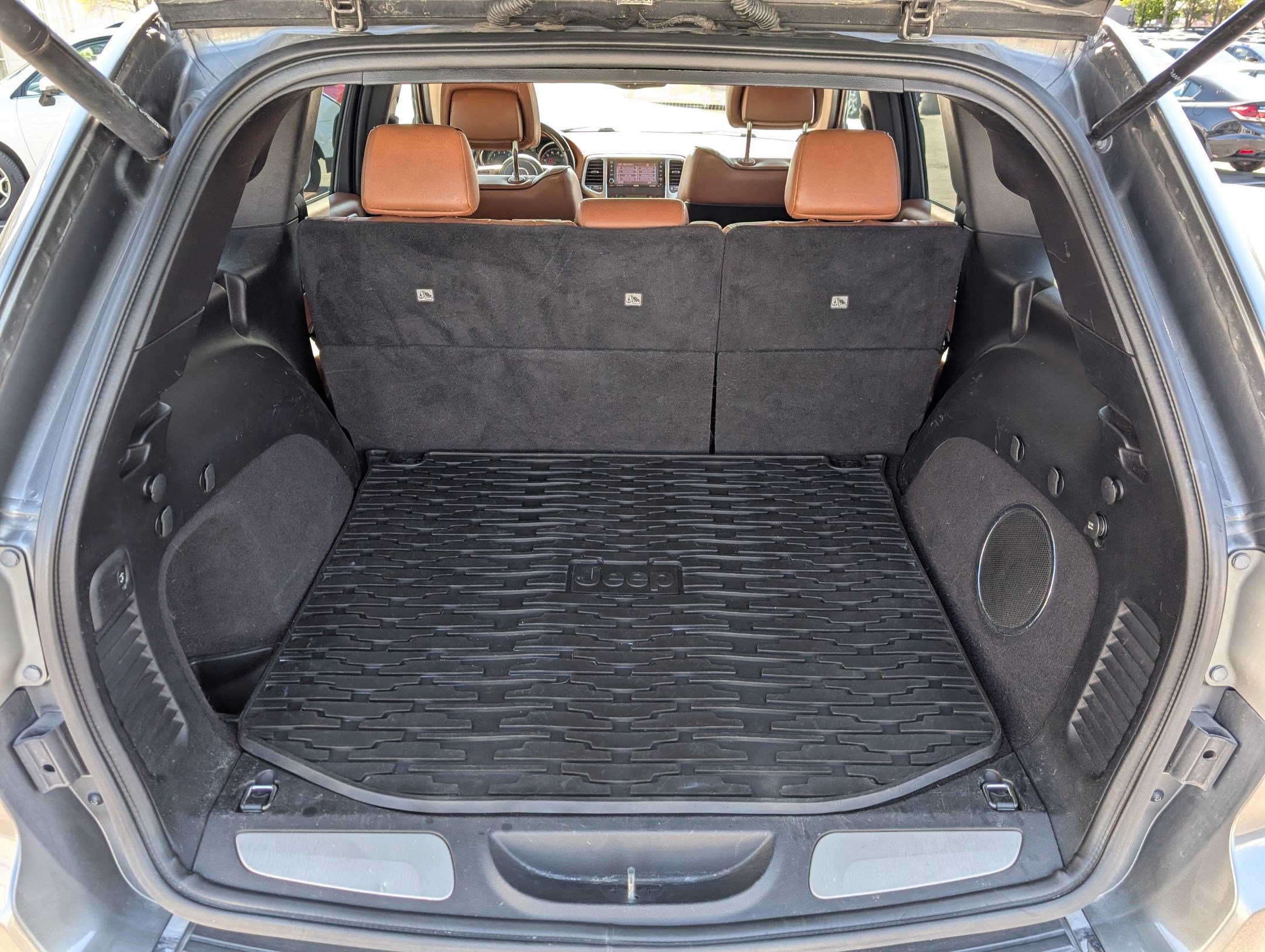 Used 2011 Mineral Gray Metallic Jeep Overland Summit image 30