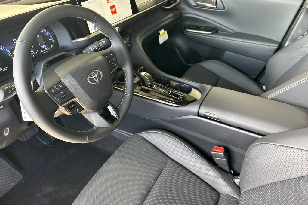 New 2026 Oxygen White with Black roof <sup>1</sup> Toyota  Limited image 10