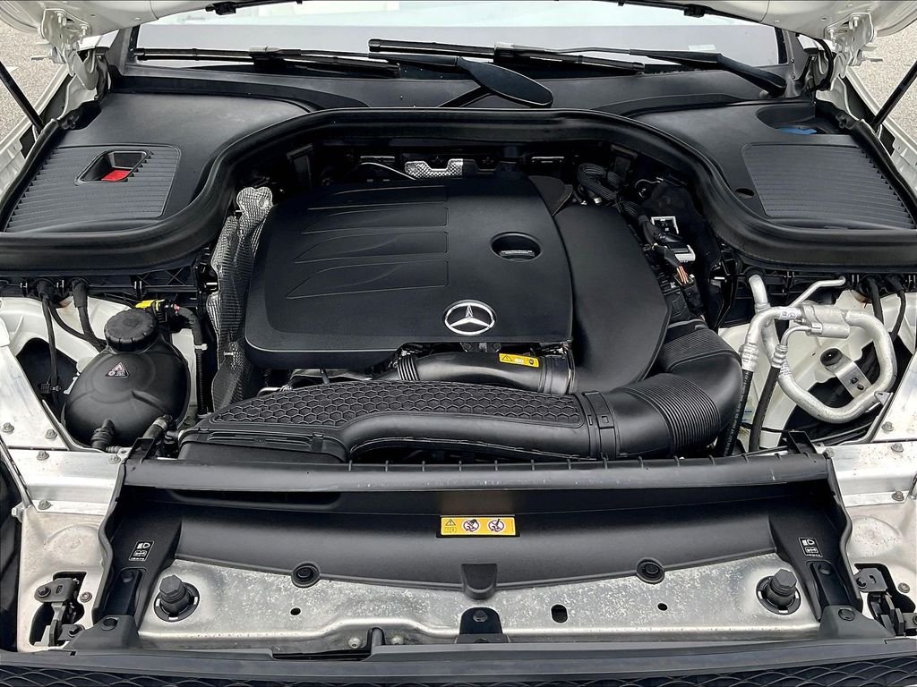 Used 2022 White Mercedes-Benz GLC 300 image 28
