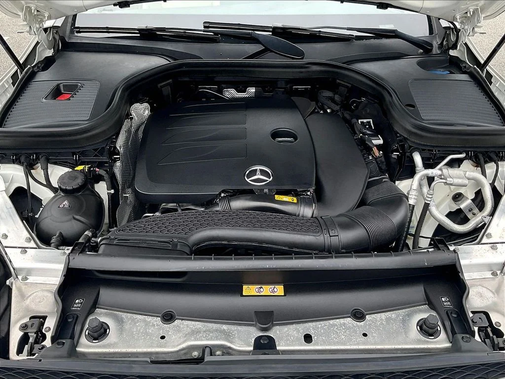 Used 2022 White Mercedes-Benz GLC 300 image 28