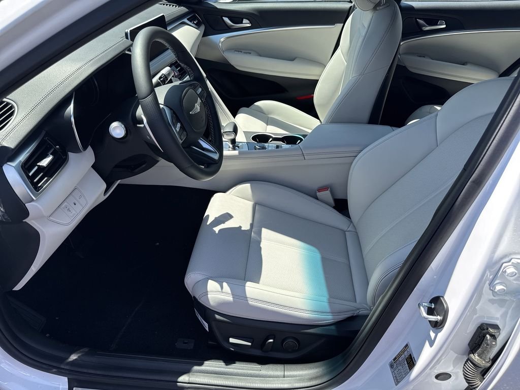 Used 2025 White Genesis 2.5T image 9