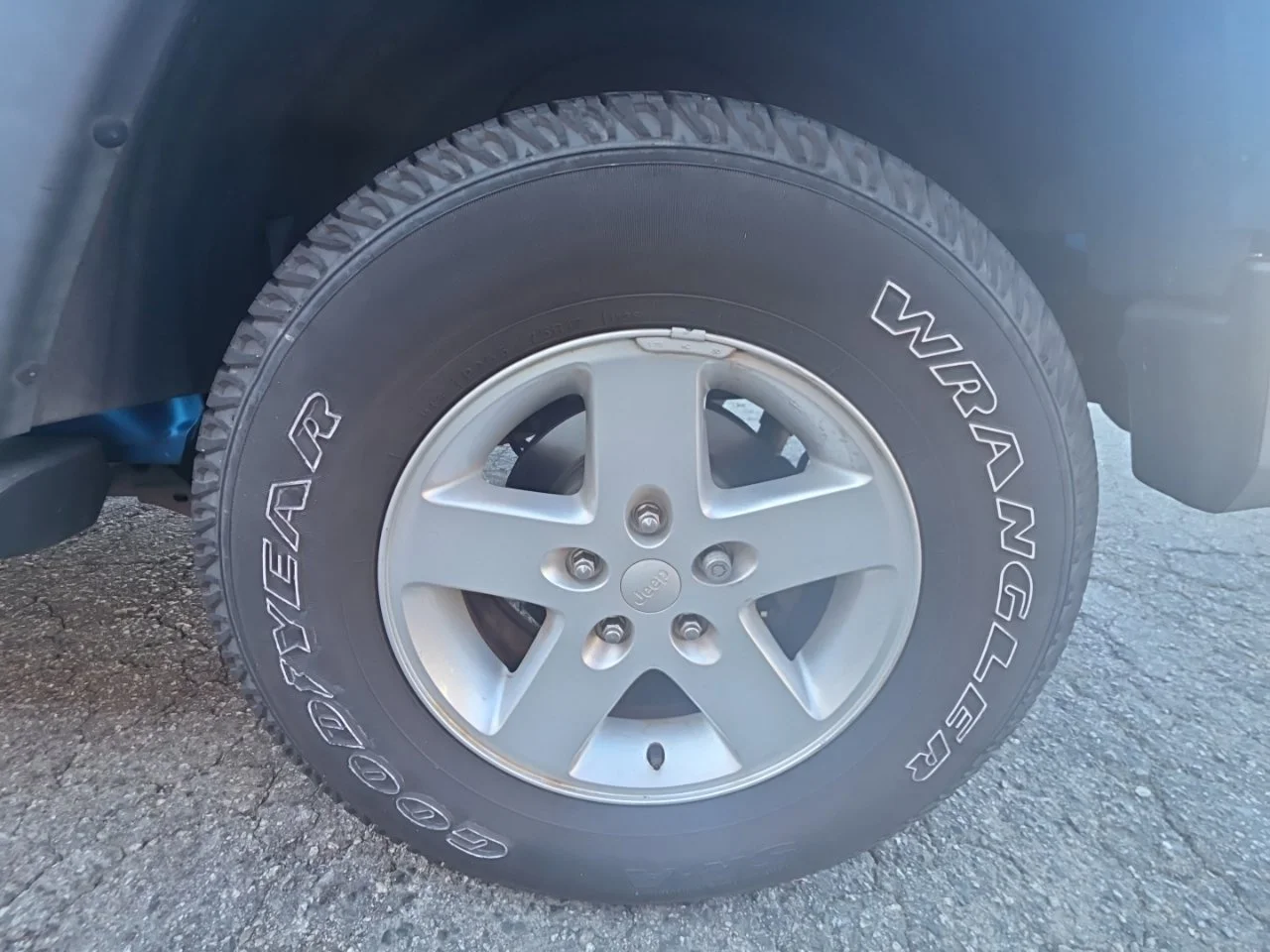Used 2016 Blue Jeep Sport image 13