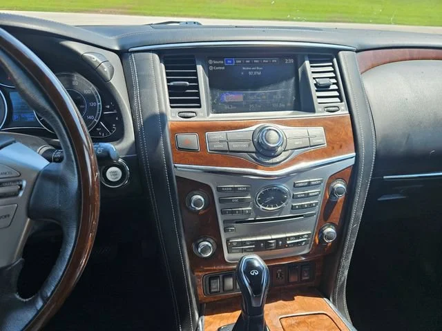 Used 2019 White INFINITI LUXE image 16