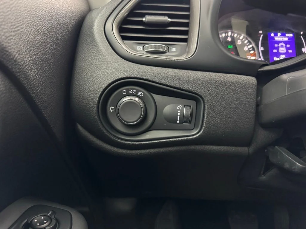 Used 2023 Graphite Gray Jeep Latitude image 19