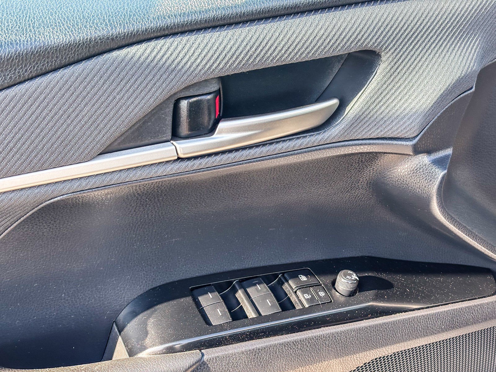 Certified Used 2025 Heavy Metal Toyota SE image 20