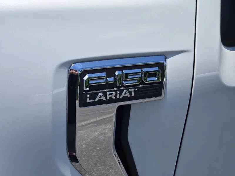 Used 2022 White Metallic FORD LARIAT 4WD SUPERCREW 5.5