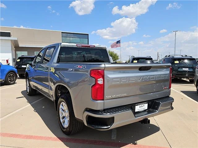 Used 2026 Silver Chevrolet RST 4x4 Crew Cab 5.75 ft. box 147.4 in. WB image 3