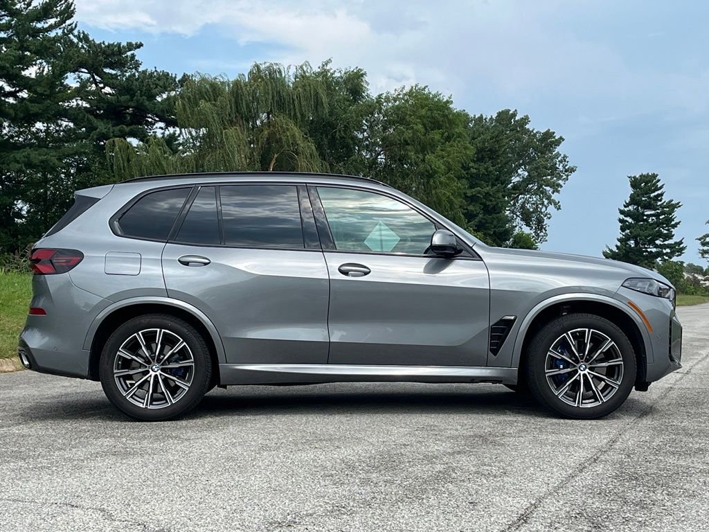 Used 2026 Gray BMW xDrive40i image 8