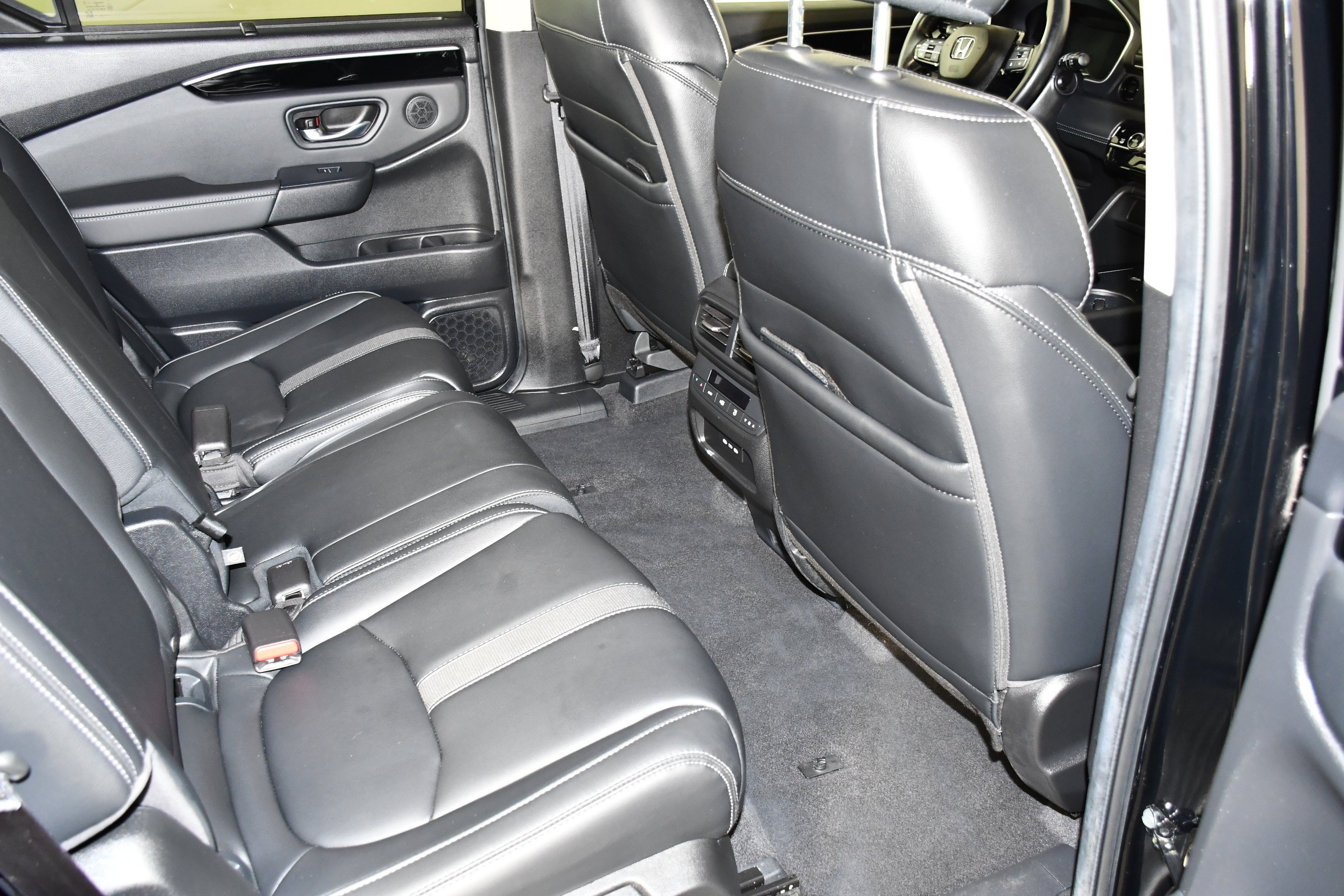 Used 2024 Crystal Black Pearl Honda EX-L 8 Passenger image 33