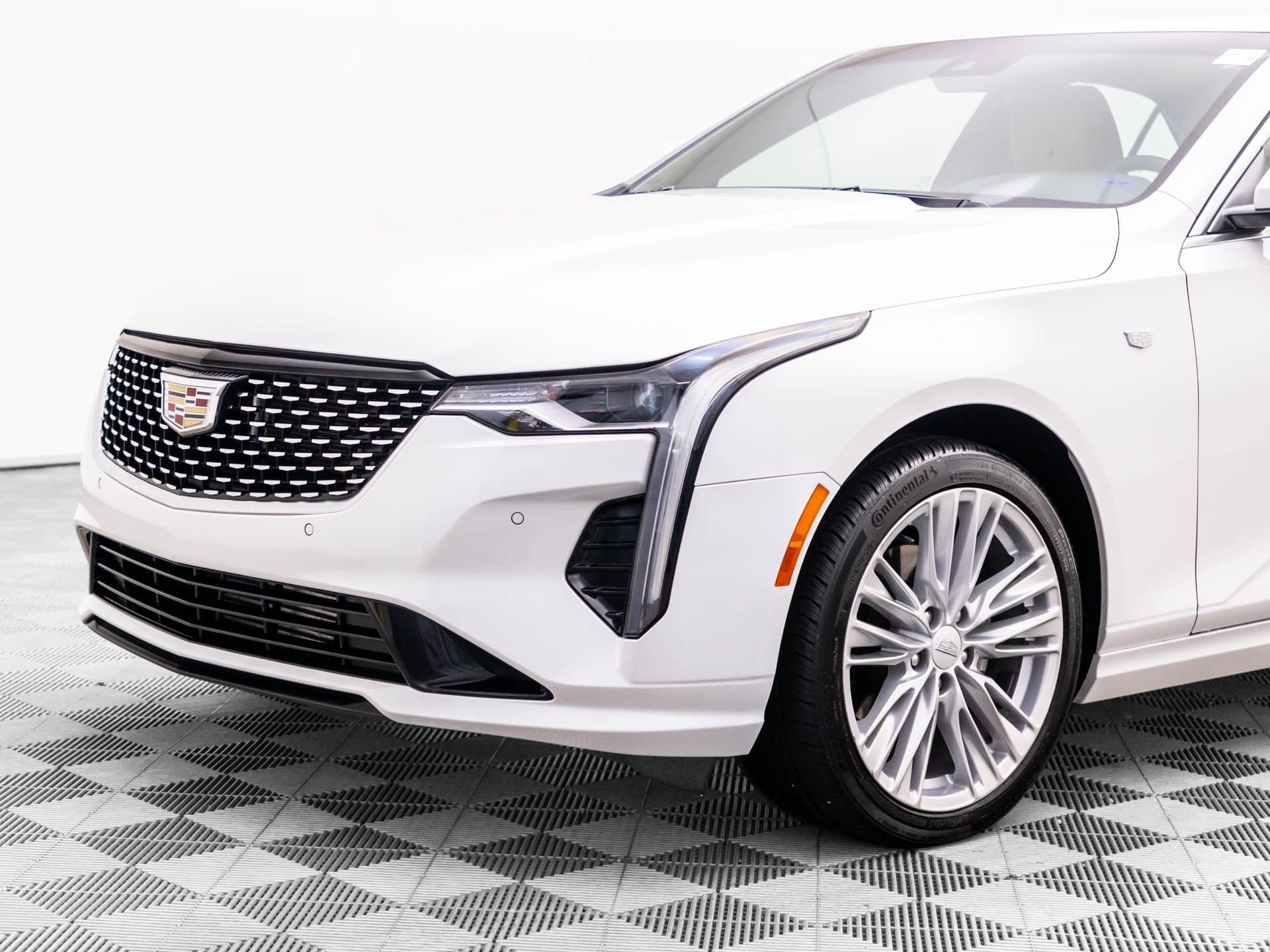 Used 2024 White Cadillac Premium Luxury image 34
