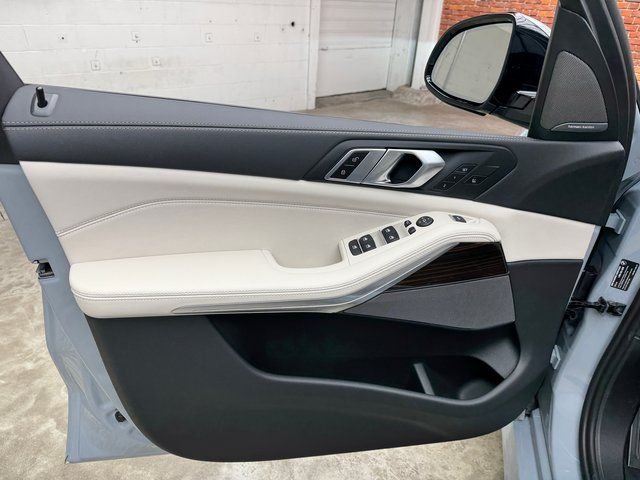 Used 2026 Gray BMW xDrive40i image 10