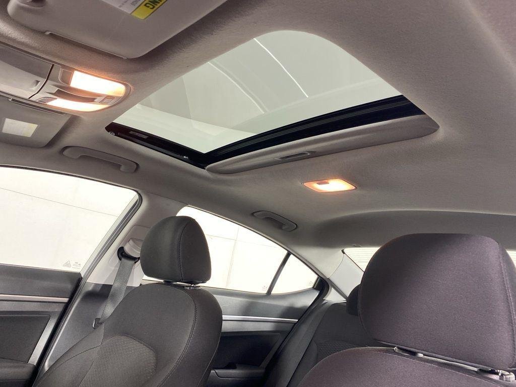 Used 2019 Silver Hyundai Value Edition image 8